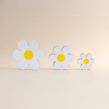 Load image into Gallery viewer, Cute Wooden Daisies